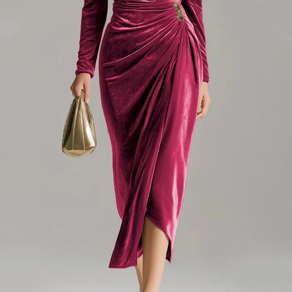Robe à manches longues avec col, froncée et fendue