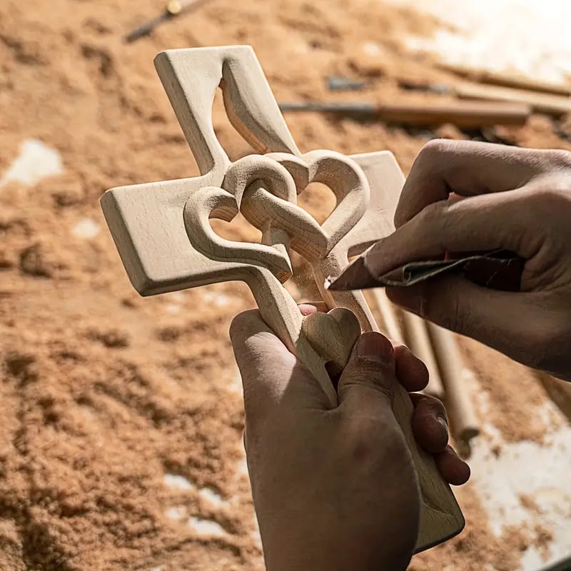 Cadeau de mariage sculpté à la main : Cœurs entrelacés