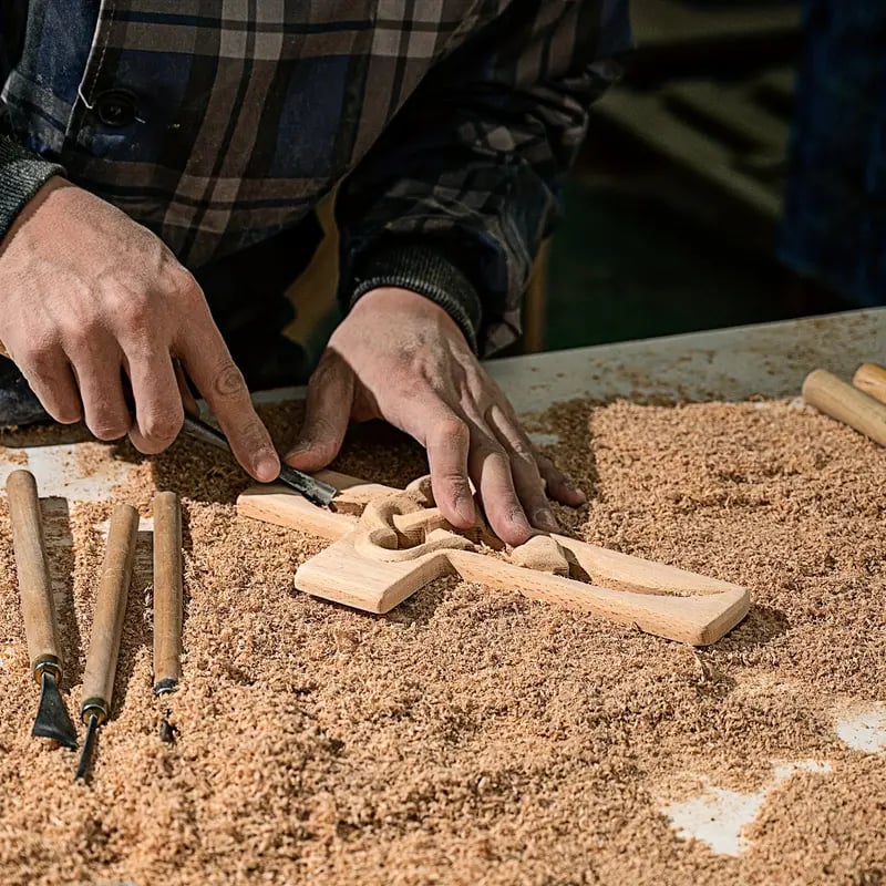Cadeau de mariage sculpté à la main : Cœurs entrelacés