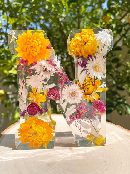 Lettres artisanales en résine florale LED