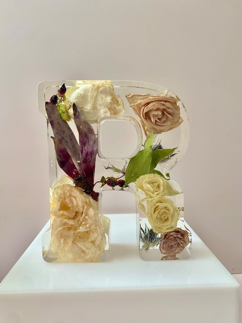 Lettres artisanales en résine florale LED