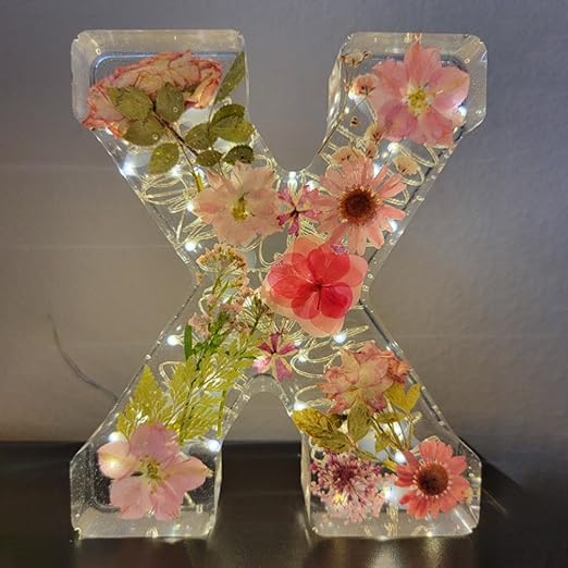 Lettres artisanales en résine florale LED