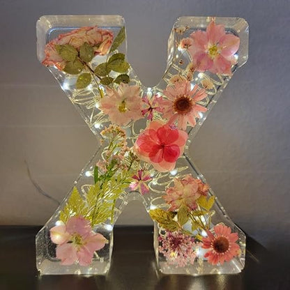 Lettres artisanales en résine florale LED