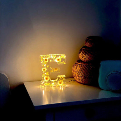 Lettres artisanales en résine florale LED